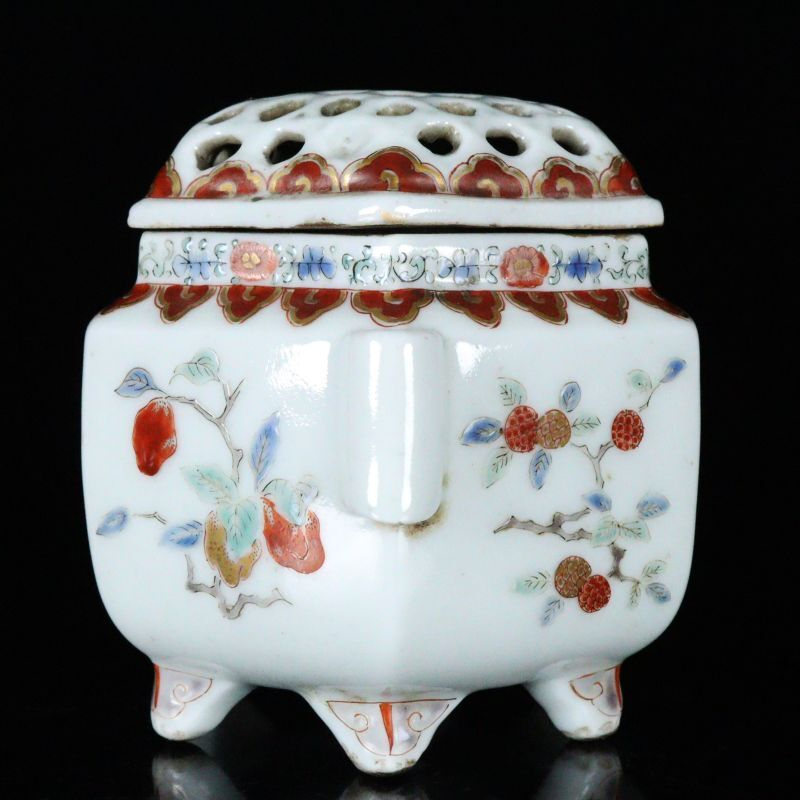 Edo period Kakiemon koro
